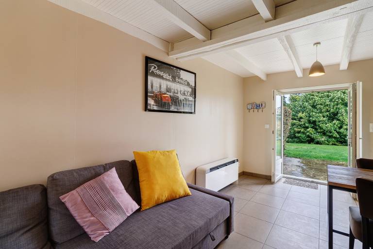 Fully equipped wonderful vacation home with terrace, yard & pool | Garden view | Pet-friendly — photo 3