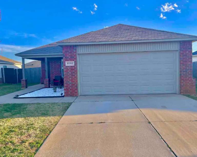 Family-friendly big vacation home with yard & patio | Pets are welcome — photo 2