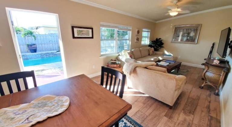 Apartment with pool in Cape Canaveral, FL