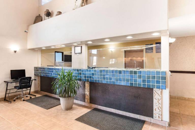 Rodeway Inn Gallup West — photo 5