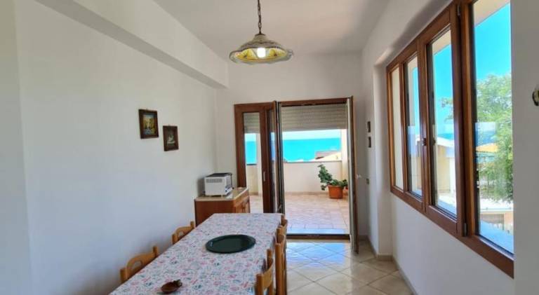 Rental apartment with patio — photo 4