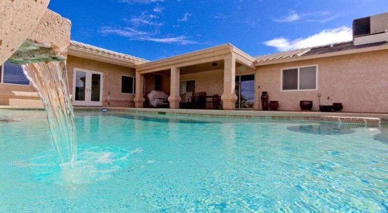 Beautiful house with pool | Pets are welcome in Lake Havasu City, AZ