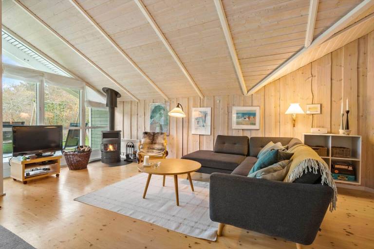 Fully equipped vacation home with hot tub, patio & barbecue | Dogs allowed — photo 2