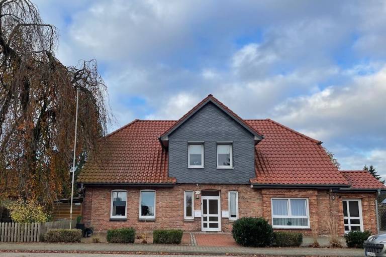 Lovely vacation home with patio | Pets are welcome — photo 2