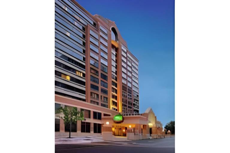 Courtyard by Marriott Arlington Crystal City/Reagan National Airport in Arlington, VA