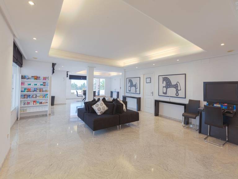 Children-friendly beautiful serviced apartment with pool, barbeque & patio | Beach nearby | Pets allowed — photo 2