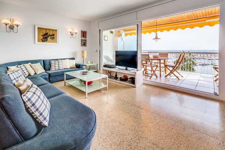 Apartment with patio & yard — photo 4