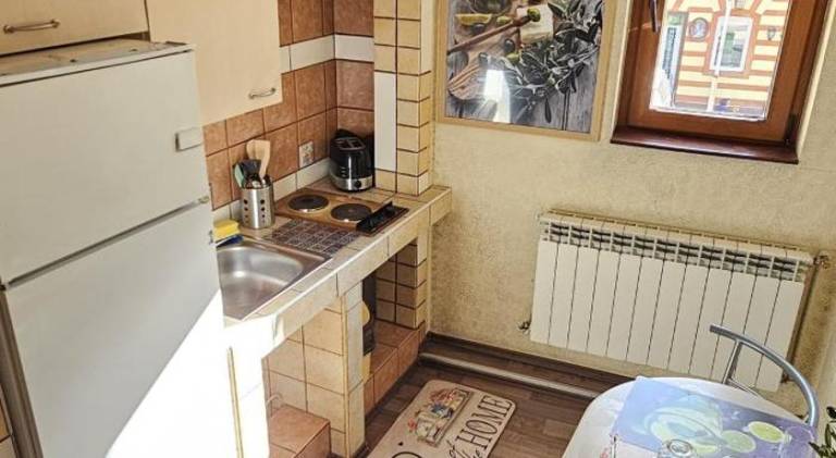 Serviced apartment with hot tub & patio — photo 5