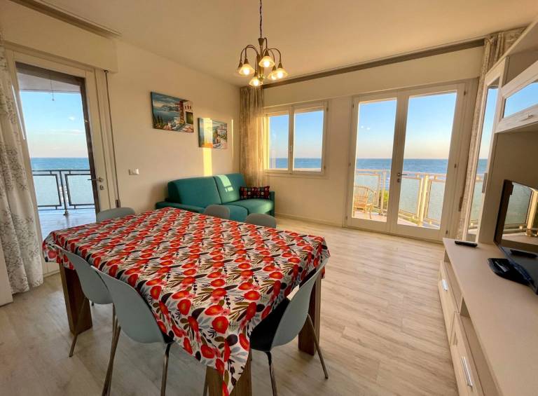 Wonderful beachfront apartment-Beahost — photo 2