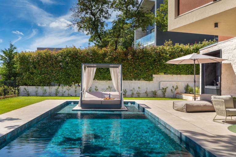 Fully equipped spacious villa with hot tub, yard & barbeque | Pets are welcome — photo 2