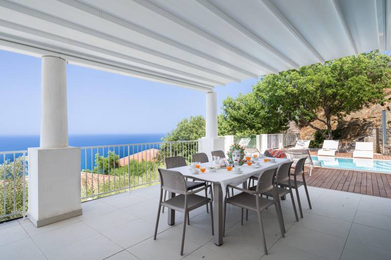 Villa with terrace & private pool | Panoramic view | Next to the beach | Pets are welcome — photo 5