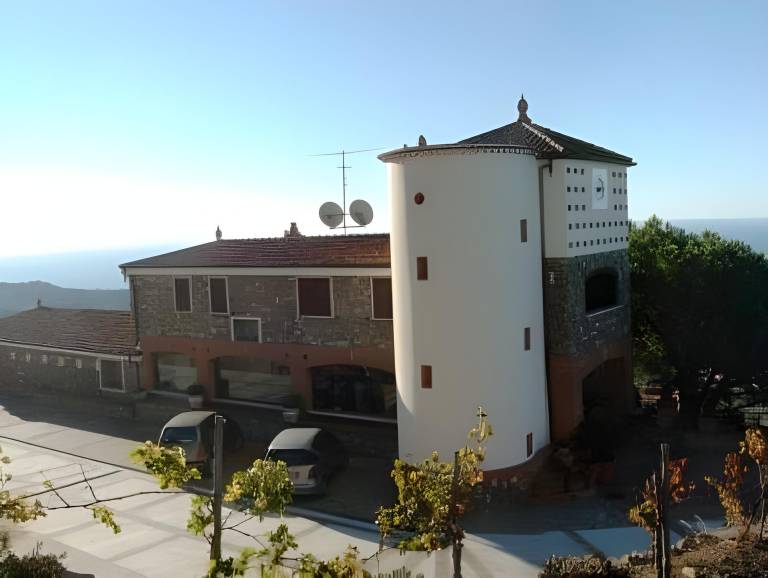 Farm with yard, terrace & pool | Pet-friendly in Montecorice