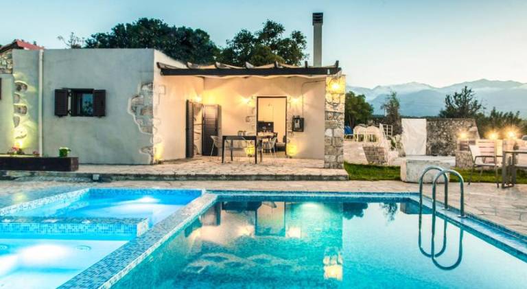 Villa with barbecue, patio & private pool in Apokoronas