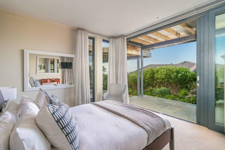 Vacation home with garden, private pool & BBQ | Suitable for remote work — photo 2