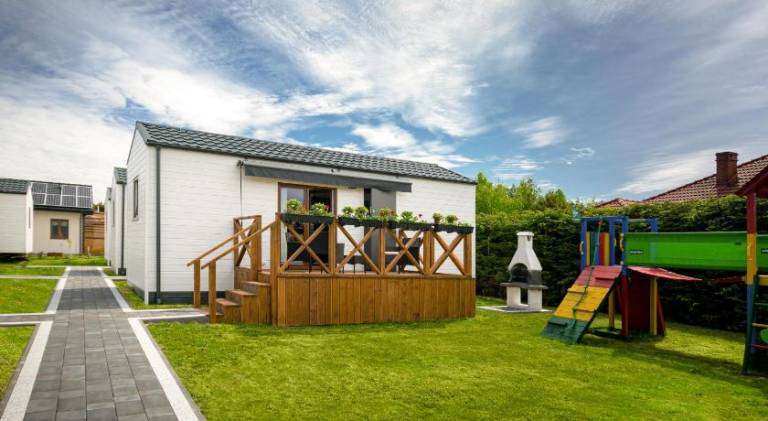 Lodge with yard, patio & grill in Ustka