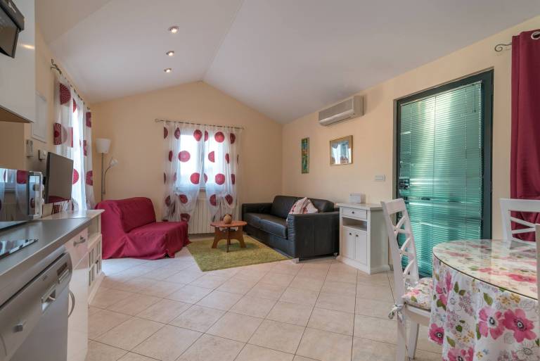 Child-friendly dedicated room with pool & patio | Dogs allowed — photo 3