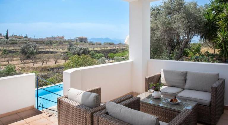 House with private pool, terrace & grill in Aegina