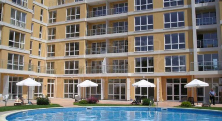 Beautiful apartment with private pool & patio | Next to the beach | Pets are welcome in Burgas