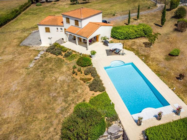 Wonderful house with private pool, patio & yard | Pets allowed — photo 3