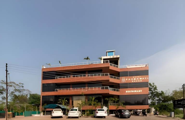 Hotel Padmawati Grand