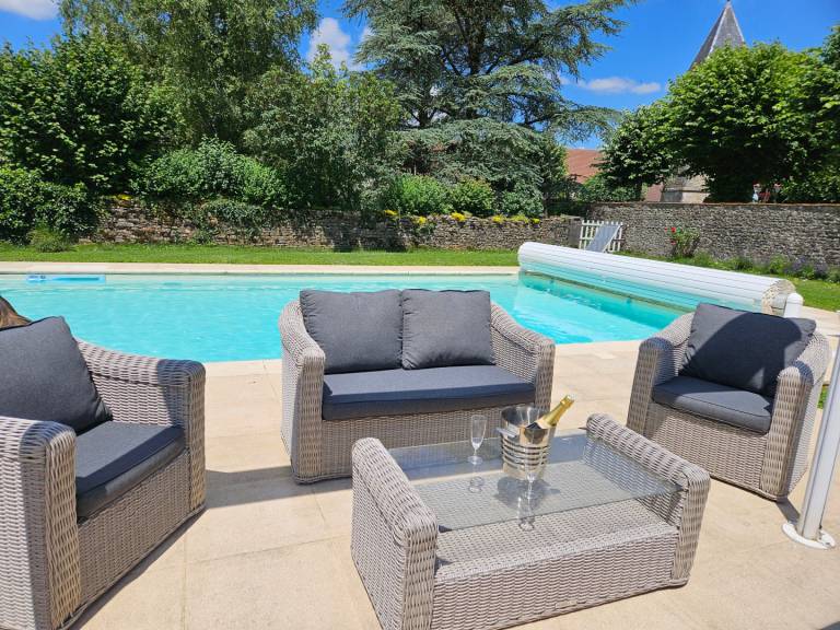 Gite with heated pool, terrace & garden | Pet-friendly in Chaumont
