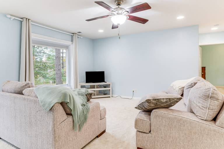 1 Mi to Dtwn Newburgh: Quiet Home w/ Yard! — photo 4