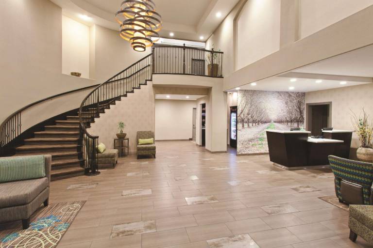 La Quinta Inn & Suites by Wyndham Los Banos — photo 3