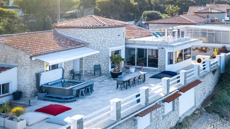 Children-friendly villa with terrace, pool & hot tub | Sea view | Next to the beach | Good for workation | Pet-friendly — photo 4