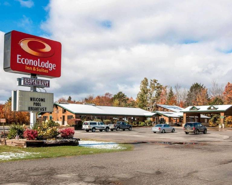 Quality Inn & Suites Munising in Munising, MI