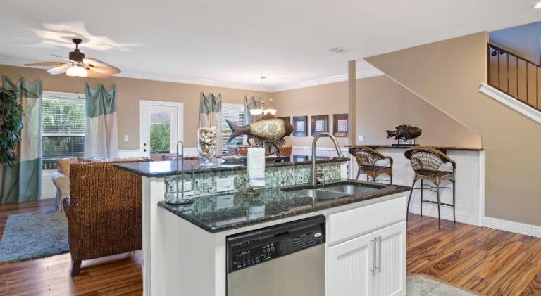 Rental apartment with patio & pool | Good for workation — photo 4