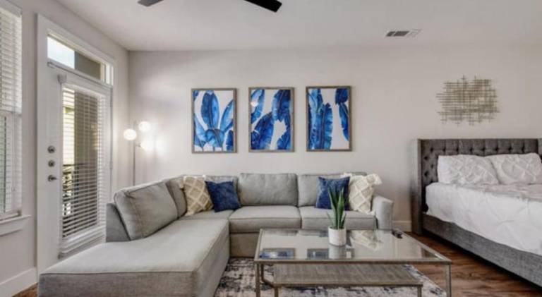 Rental apartment with pool in San Antonio, TX
