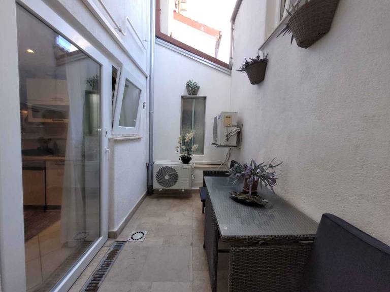 Apartment with yard, grill & patio — photo 2