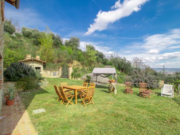 House with garden & barbecue — photo 2