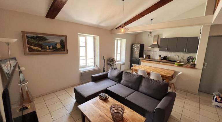 T3 climatise 6 personnes centre historique Villeneuve les Avignon a 5 min d'avignon in Villeneuve-les-Avignon