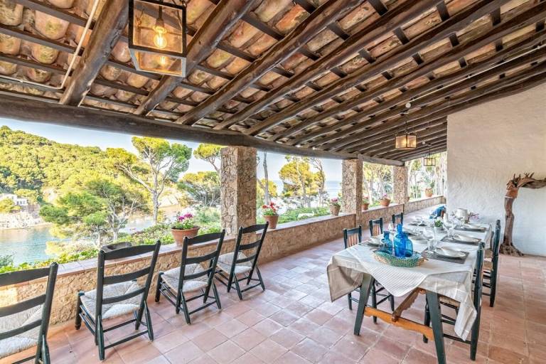 Fully equipped spacious villa with yard, pool & BBQ | Close to the beach | Suitable for remote work | Dogs allowed — photo 3