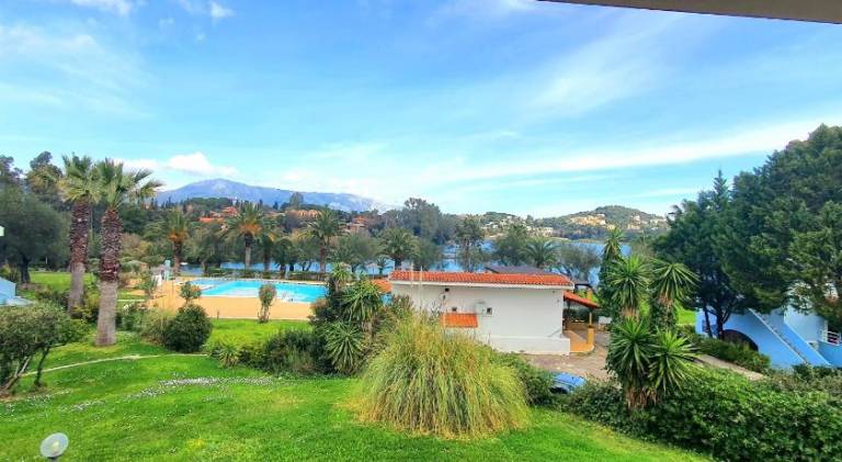 Holiday apartment with private pool, patio & garden | Beach nearby | Dogs allowed — photo 4