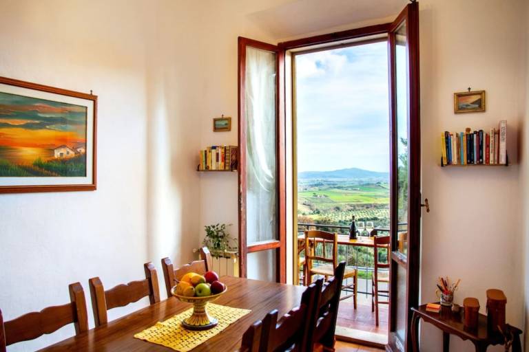 Fully equipped ample vacation home with yard, fast internet & patio | Sea view | Pets are welcome — photo 3