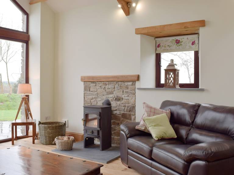 Cottage with yard | River view — photo 2