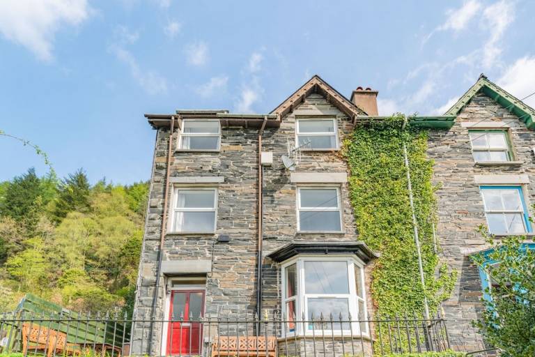 Apartment  Corris