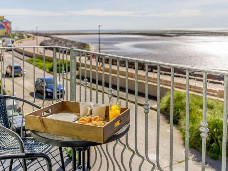 Cottage with grill & yard | Water view — photo 4