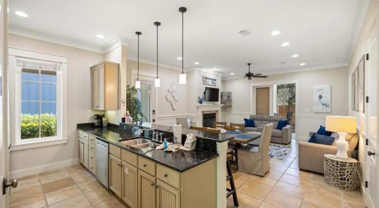 Vacation home with pool — photo 4