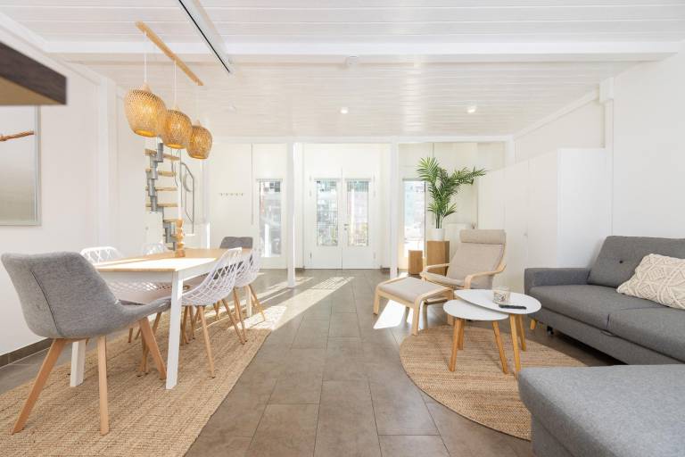 Pleasant holiday apartment with yard & terrace | Near Gendarmenmarkt | Suitable for remote work | Pets are welcome in Berlin
