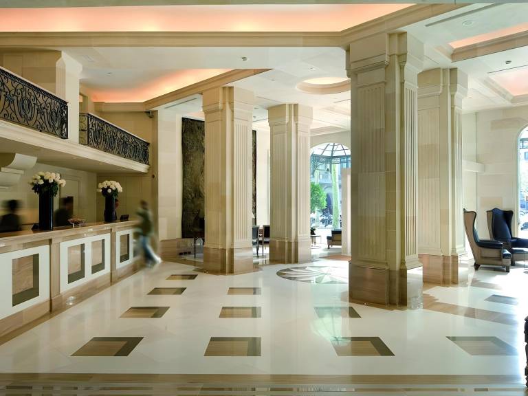 Serviced apartment with jacuzzi, pool & sauna | Next to Casa Milà | Suitable for remote work in Barcelona