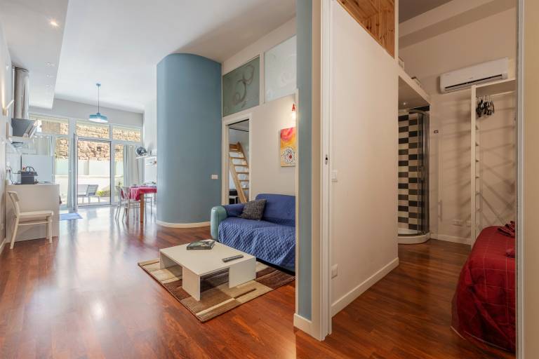 Sacra Famiglia Ausonia Apartment: History and Modern Comfort by the Sea in Palermo