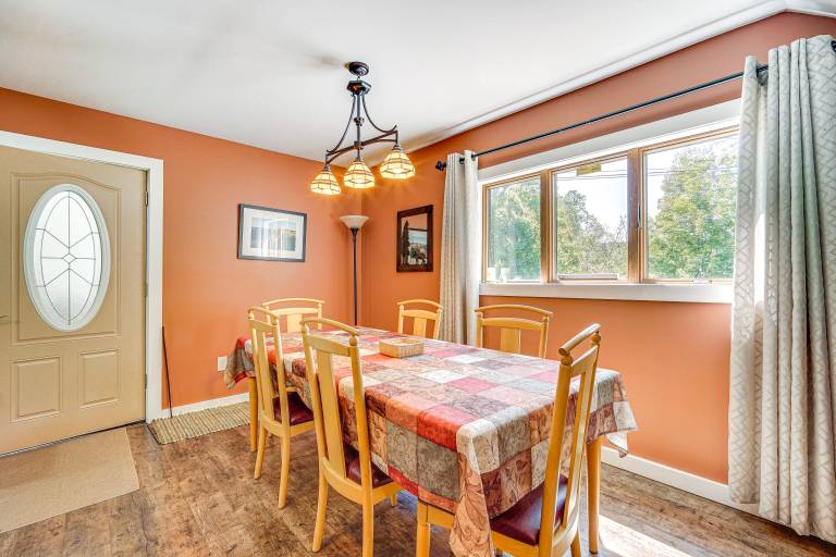 Wilmington Retreat Near Trails, Skiing & Festivals — photo 4