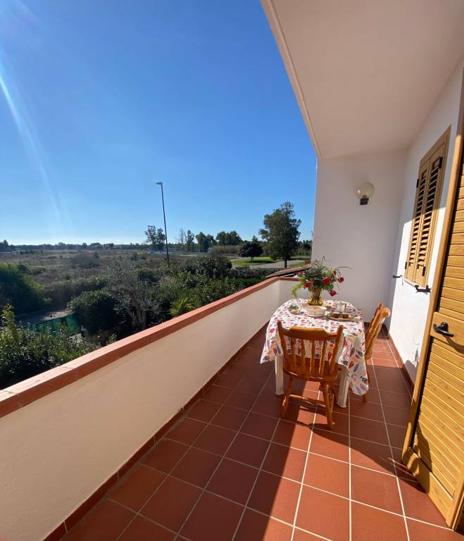Apartment with garden & terrace — photo 4
