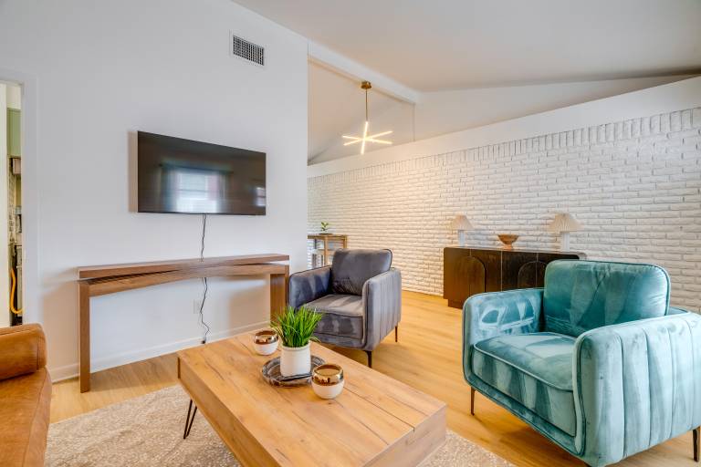 Walk to Campus Creekside Austin Duplex