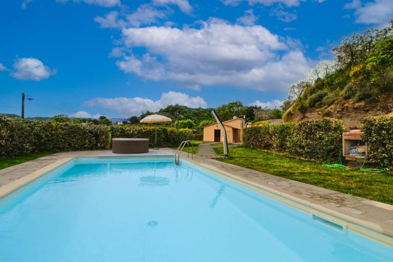 Villa with private pool, garden & BBQ — photo 3