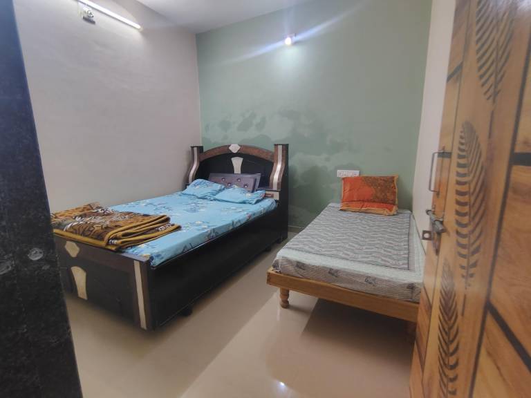 Jay Home Stay in Garudeshwar