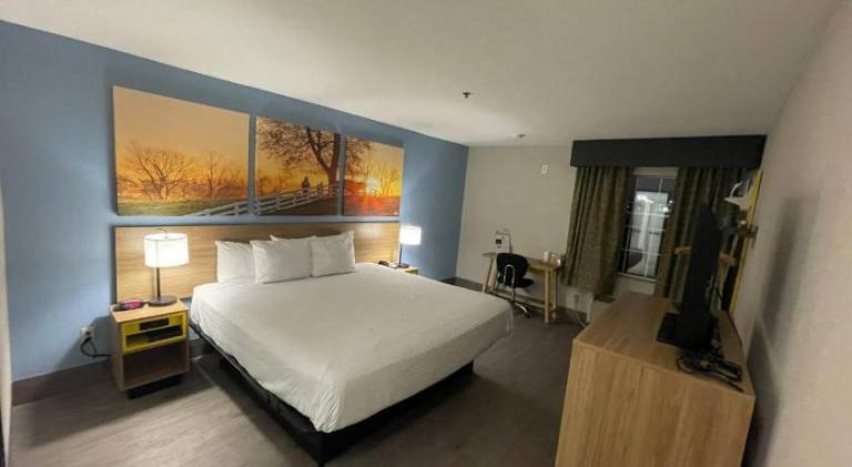 Days Inn by Wyndham Shawnee — photo 2
